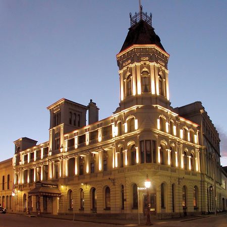 Craig'S Royal Hotel Ballarat Exterior photo The Old Bank Hotel at night
