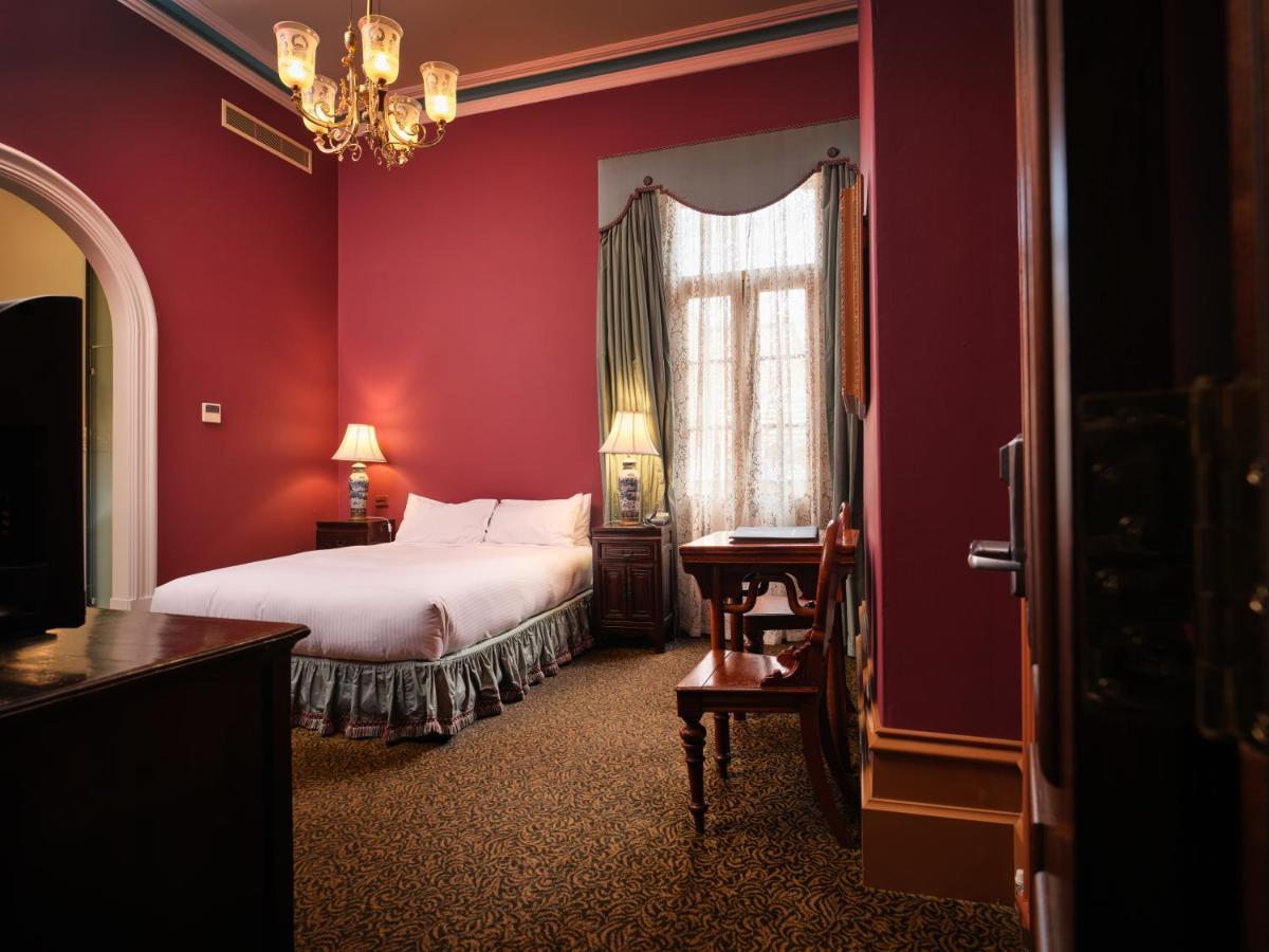 Craig'S Royal Hotel Ballarat Exterior photo A room at the hotel