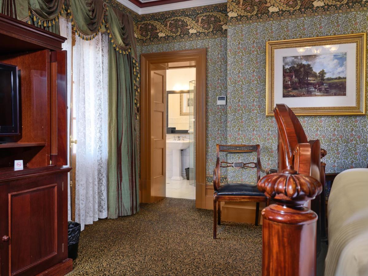 Craig'S Royal Hotel Ballarat Exterior photo A room at the Inn