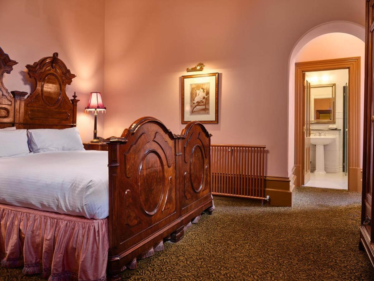 Craig'S Royal Hotel Ballarat Exterior photo A bedroom at the hotel