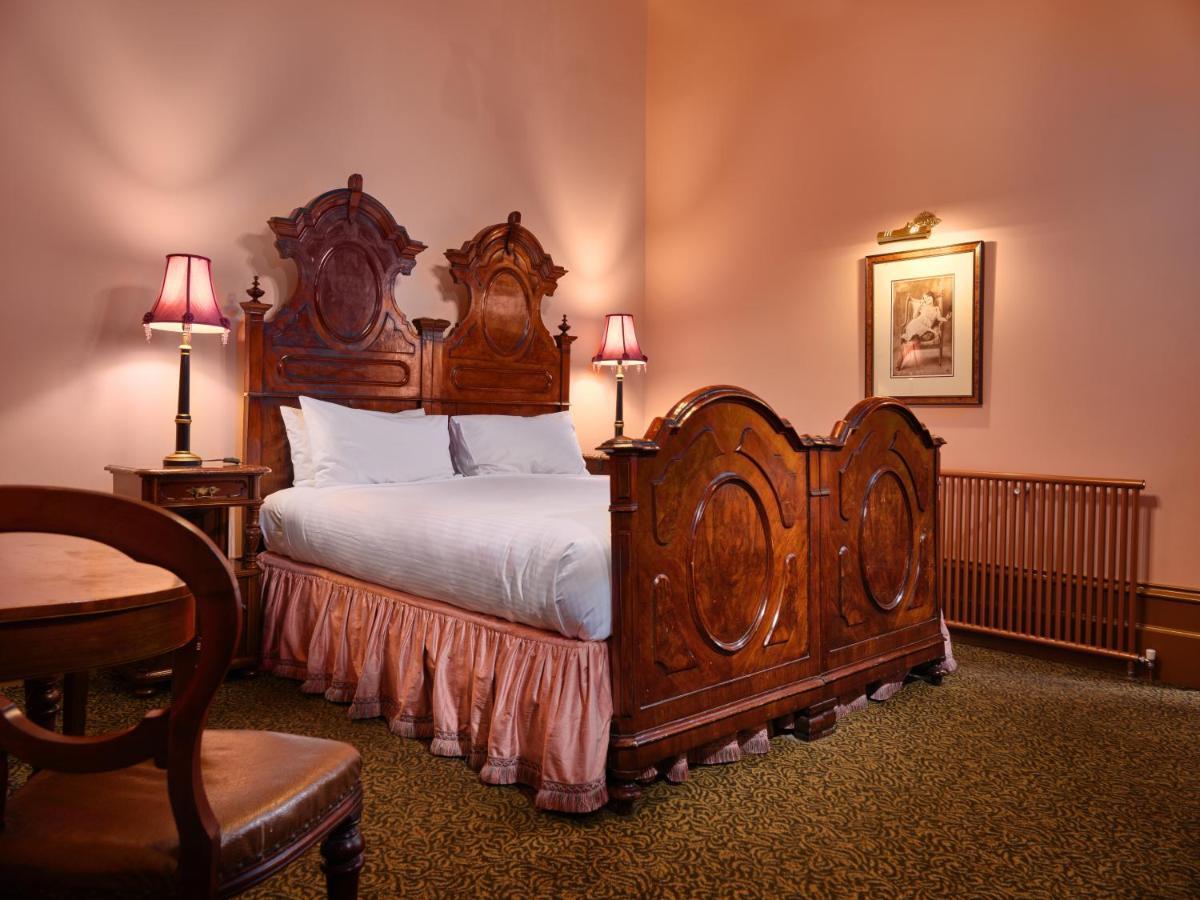 Craig'S Royal Hotel Ballarat Exterior photo A bedroom at the hotel