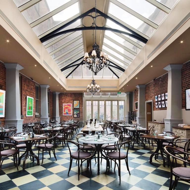 Craig'S Royal Hotel Ballarat Exterior photo The interior of the restaurant