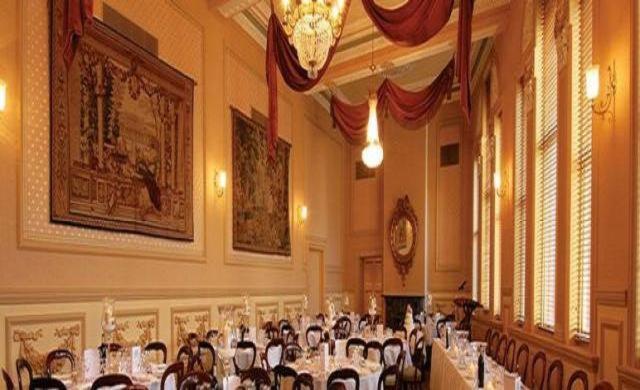 Craig'S Royal Hotel Ballarat Exterior photo The restaurant's interior