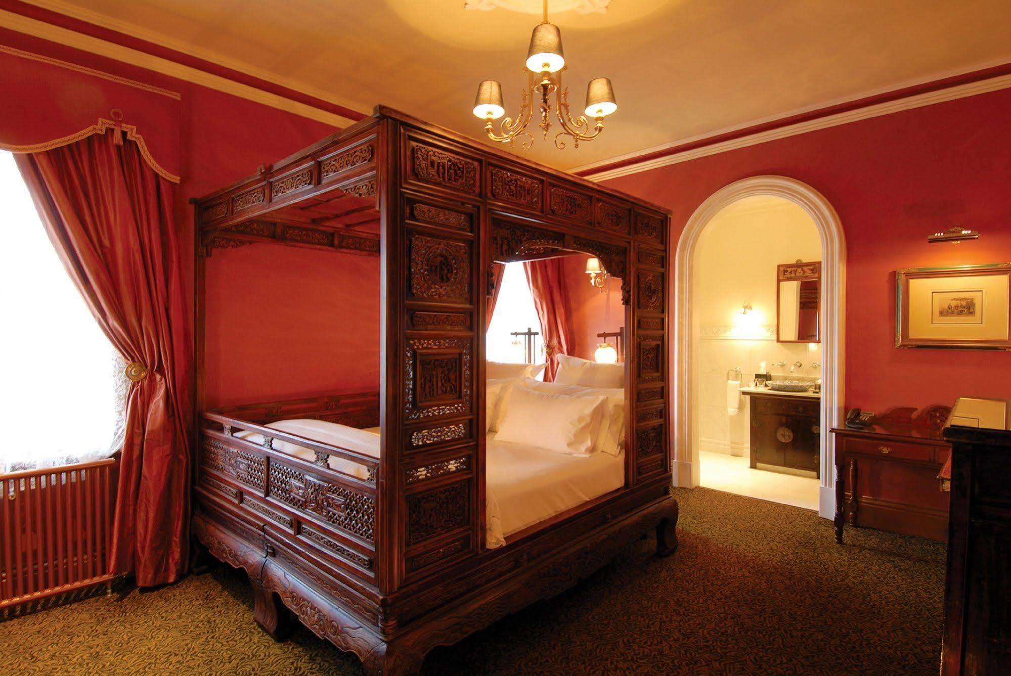 Craig'S Royal Hotel Ballarat Exterior photo A room at the hotel