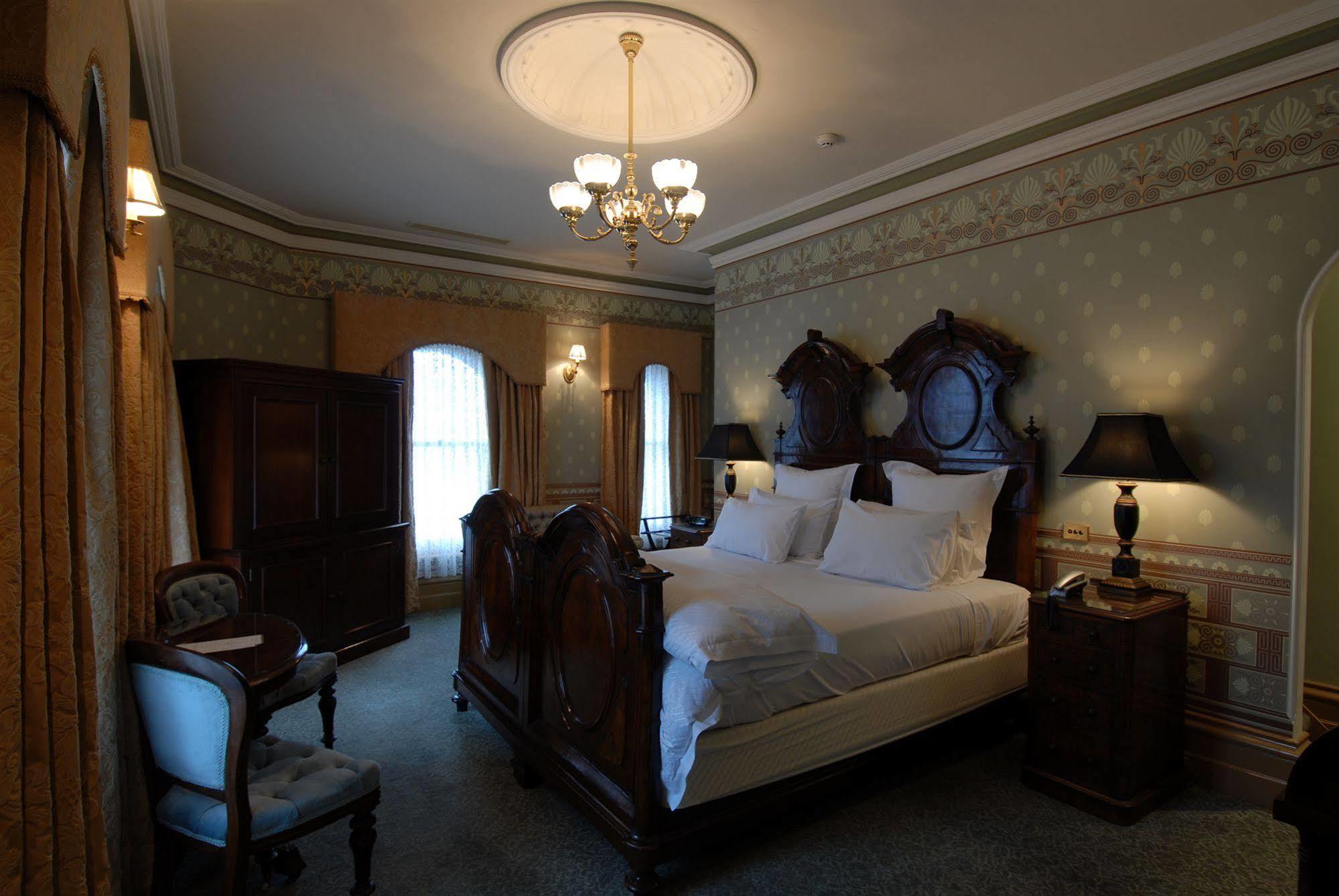 Craig'S Royal Hotel Ballarat Exterior photo A guest room at the hotel