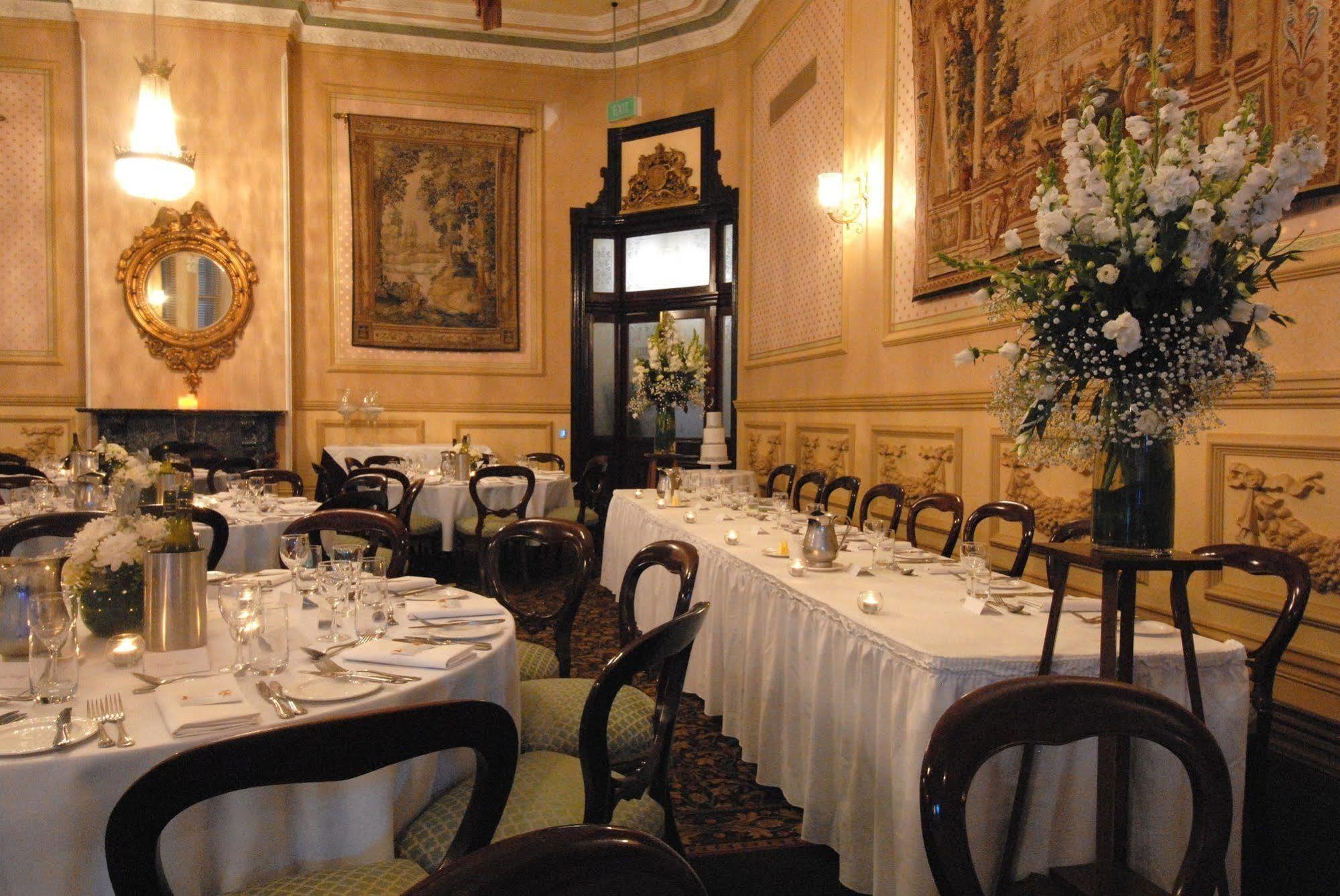 Craig'S Royal Hotel Ballarat Exterior photo The interior of the restaurant