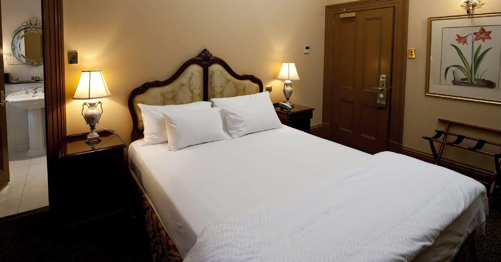 Craig'S Royal Hotel Ballarat Exterior photo A bedroom at the hotel