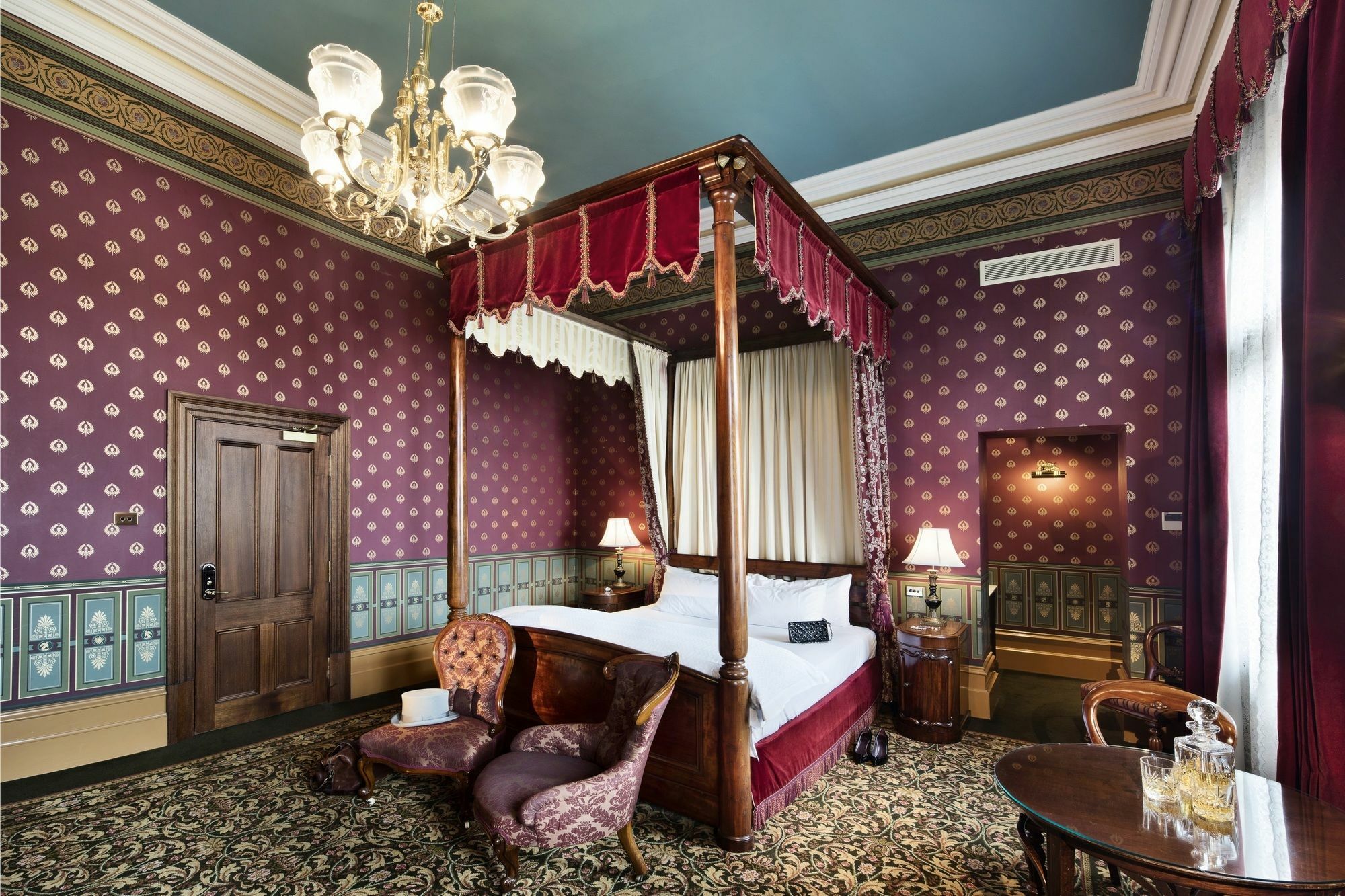 Craig'S Royal Hotel Ballarat Exterior photo A suite at the hotel