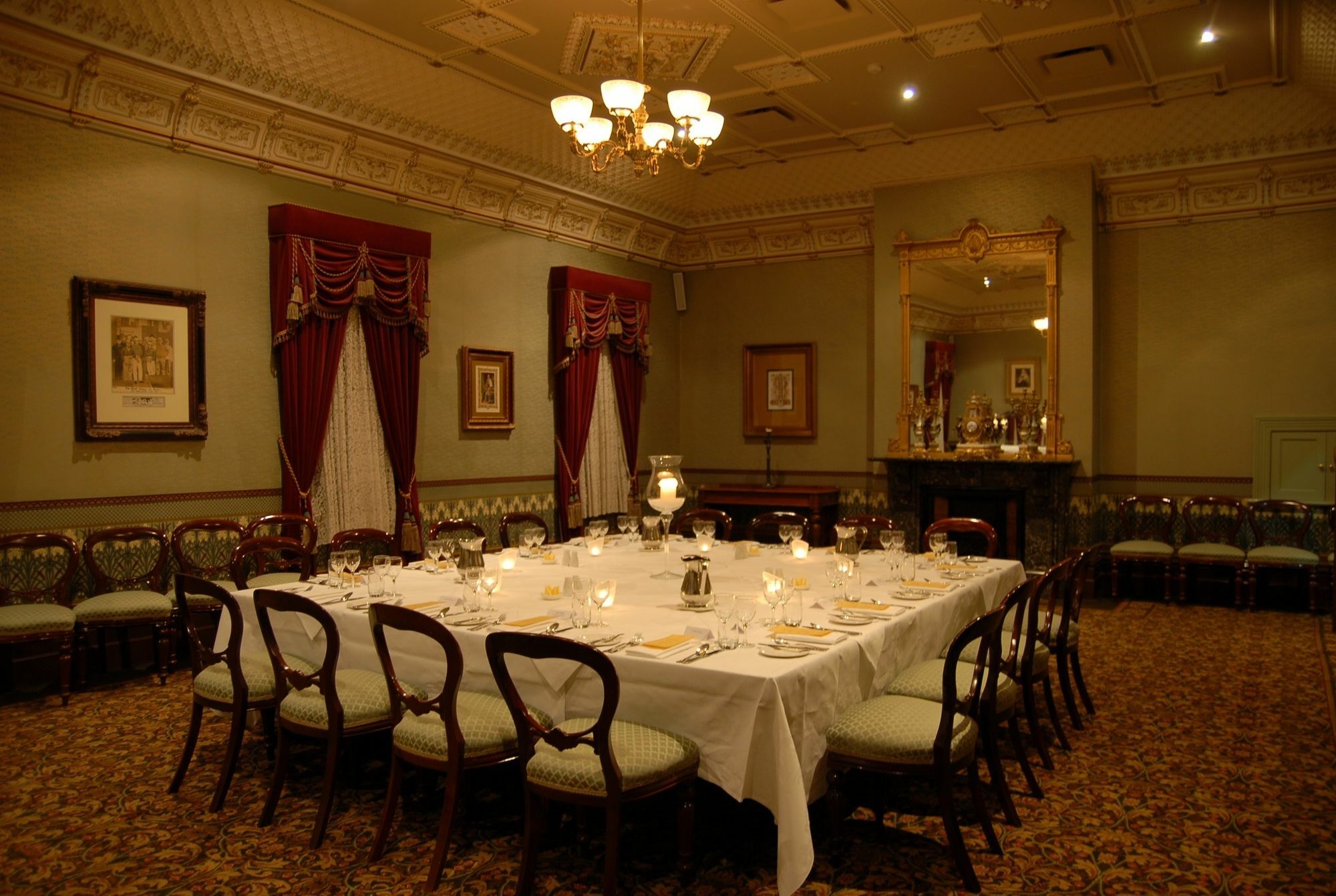 Craig'S Royal Hotel Ballarat Exterior photo The dining room at the Governor's Residence