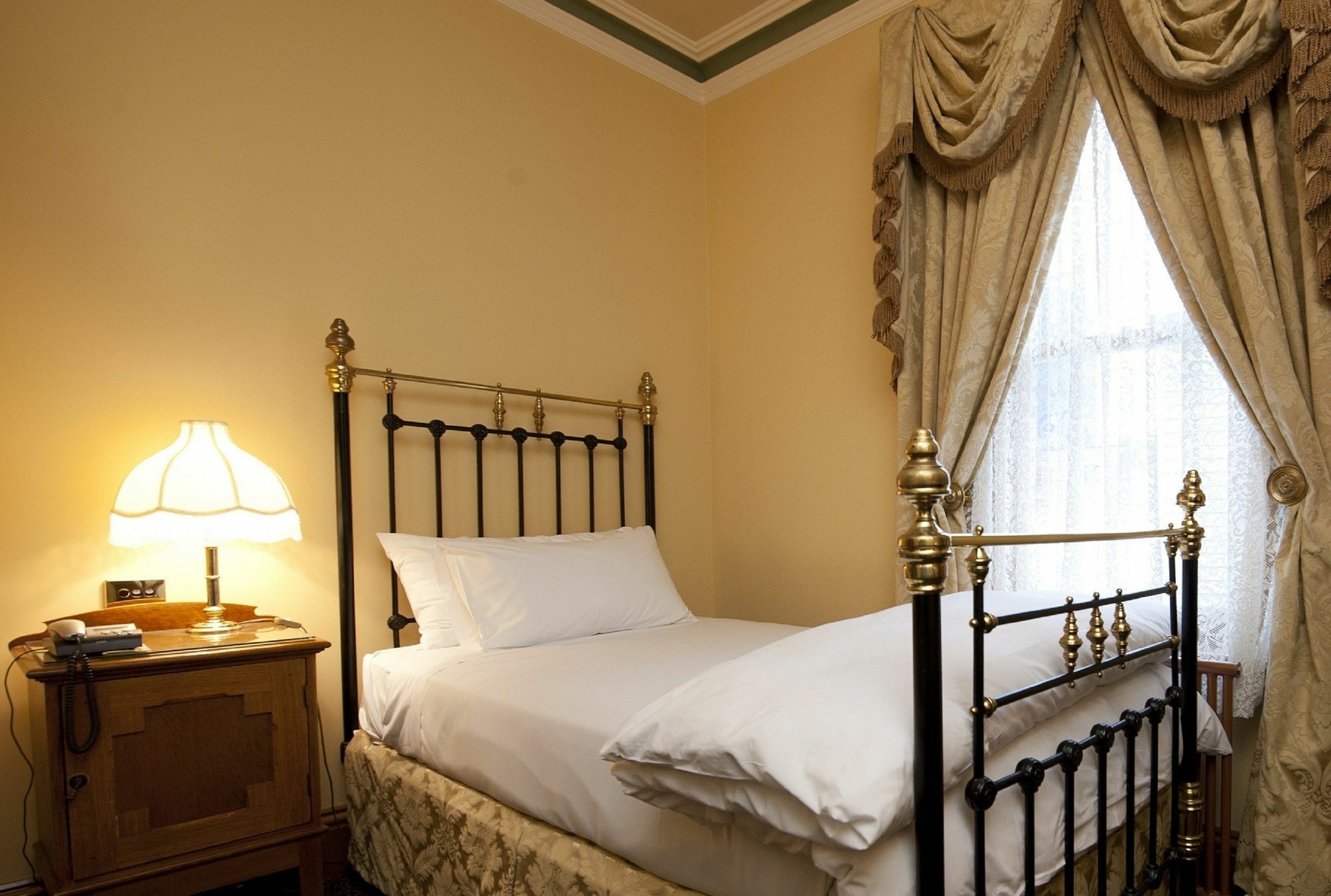 Craig'S Royal Hotel Ballarat Exterior photo A bedroom at the hotel